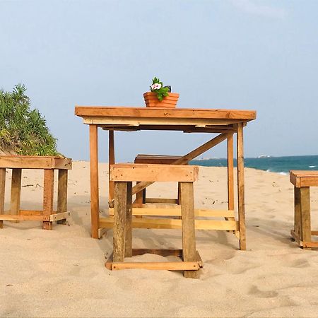 Waves Ranna Cabana And Seafood Ngoại thất bức ảnh