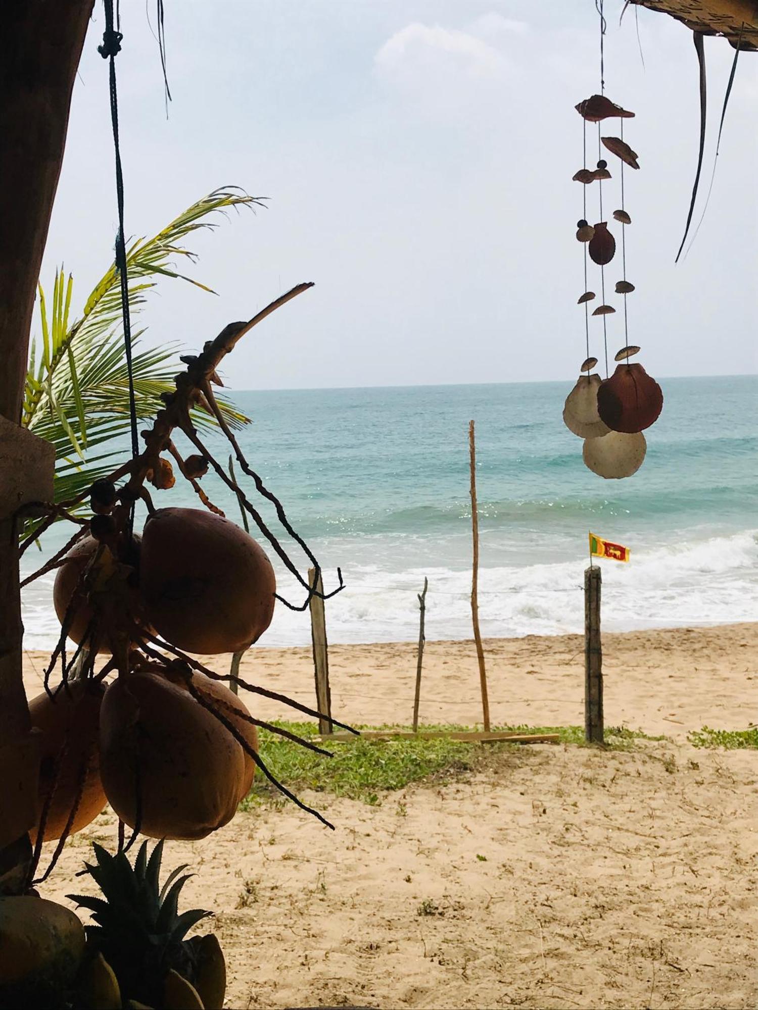 Waves Ranna Cabana And Seafood Ngoại thất bức ảnh