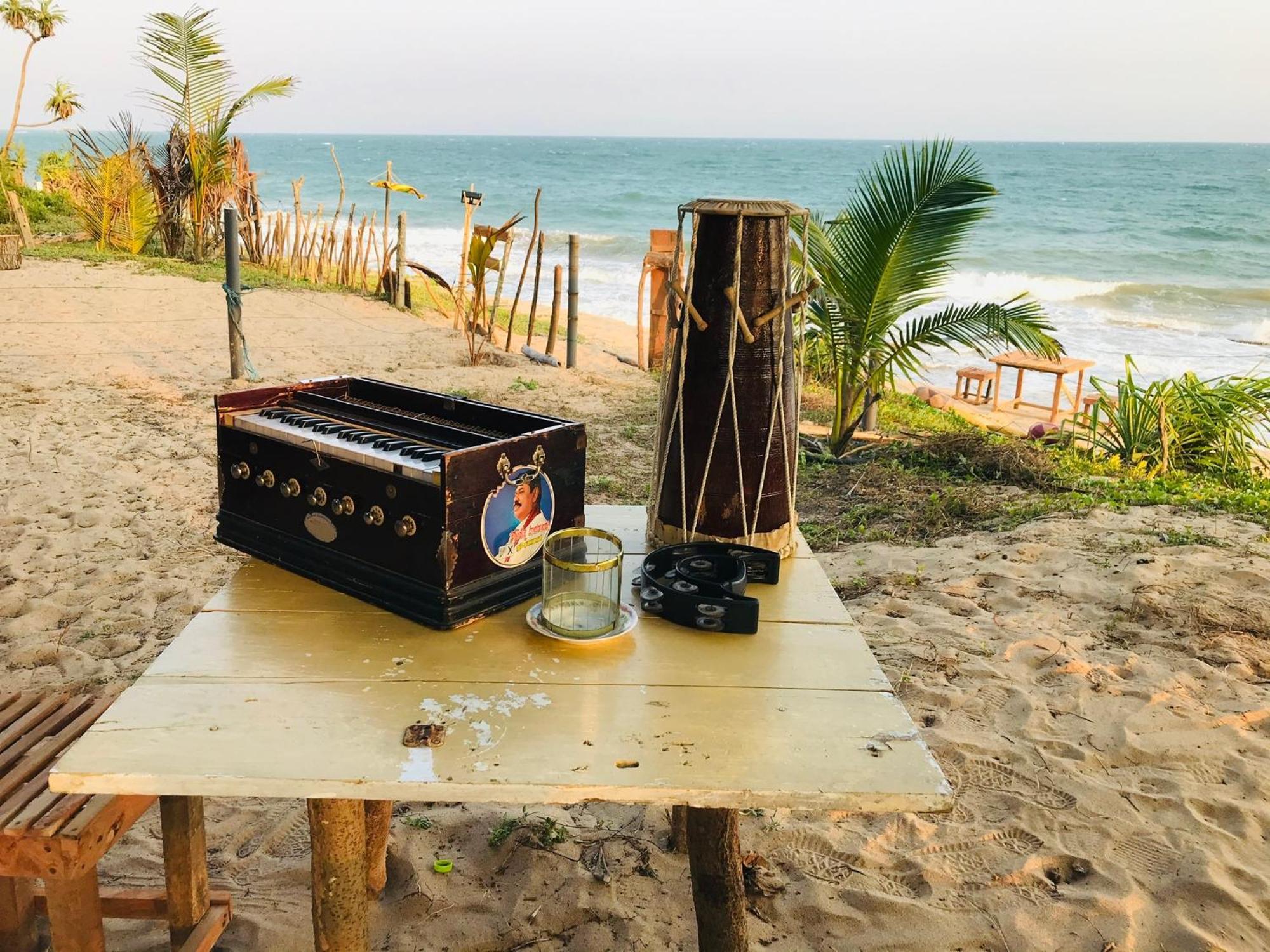 Waves Ranna Cabana And Seafood Ngoại thất bức ảnh