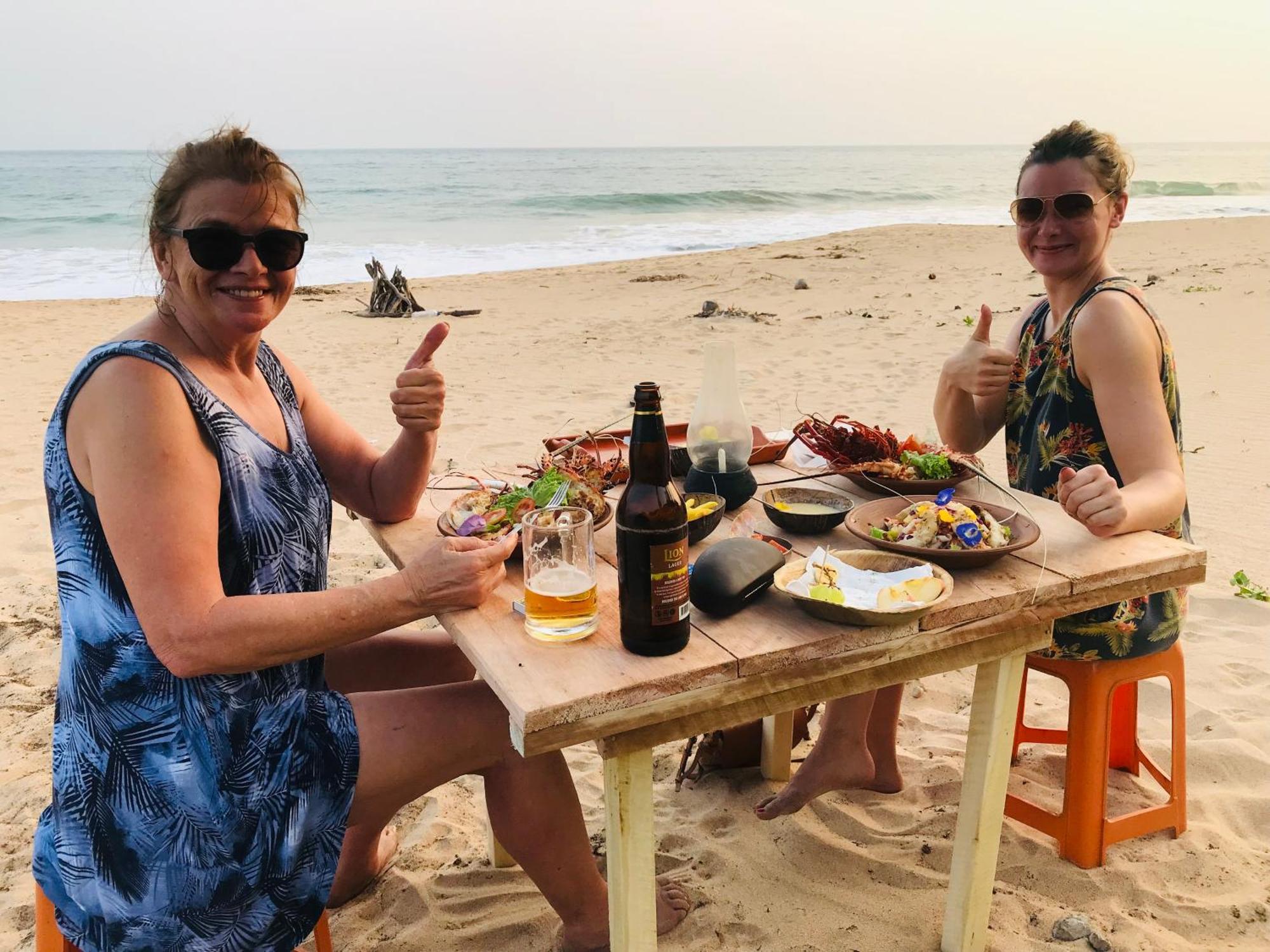 Waves Ranna Cabana And Seafood Ngoại thất bức ảnh