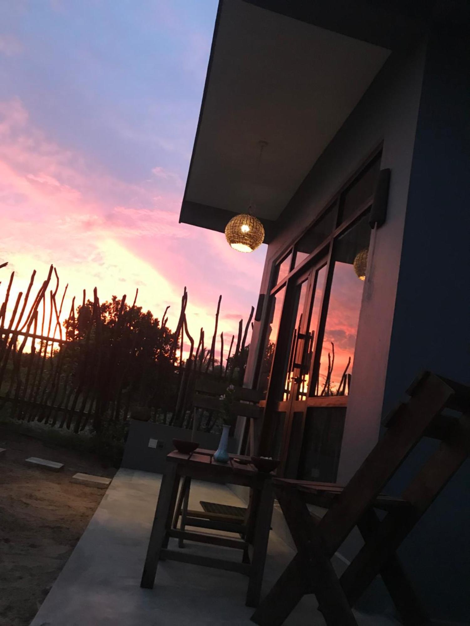 Waves Ranna Cabana And Seafood Ngoại thất bức ảnh