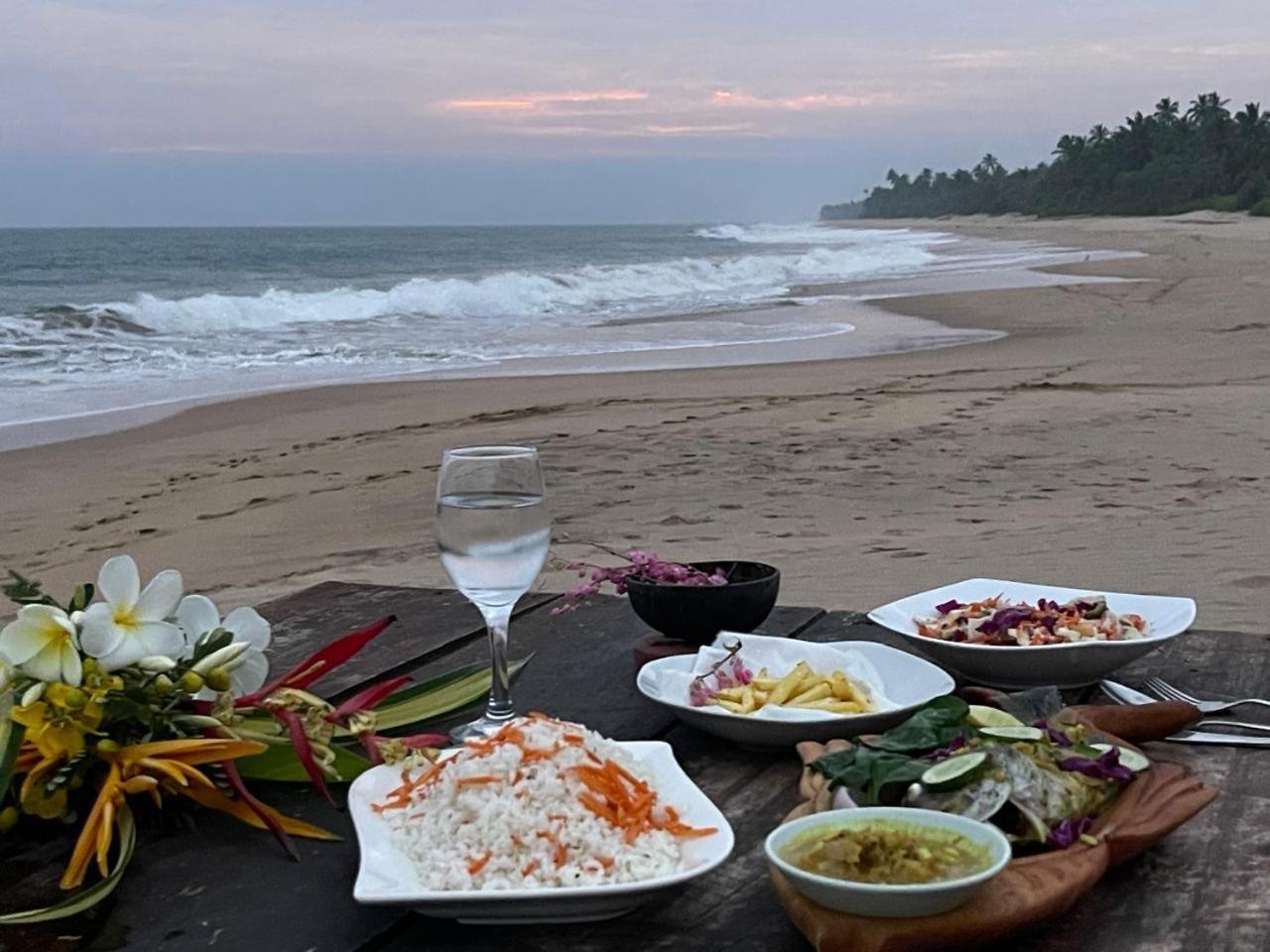 Waves Ranna Cabana And Seafood Ngoại thất bức ảnh