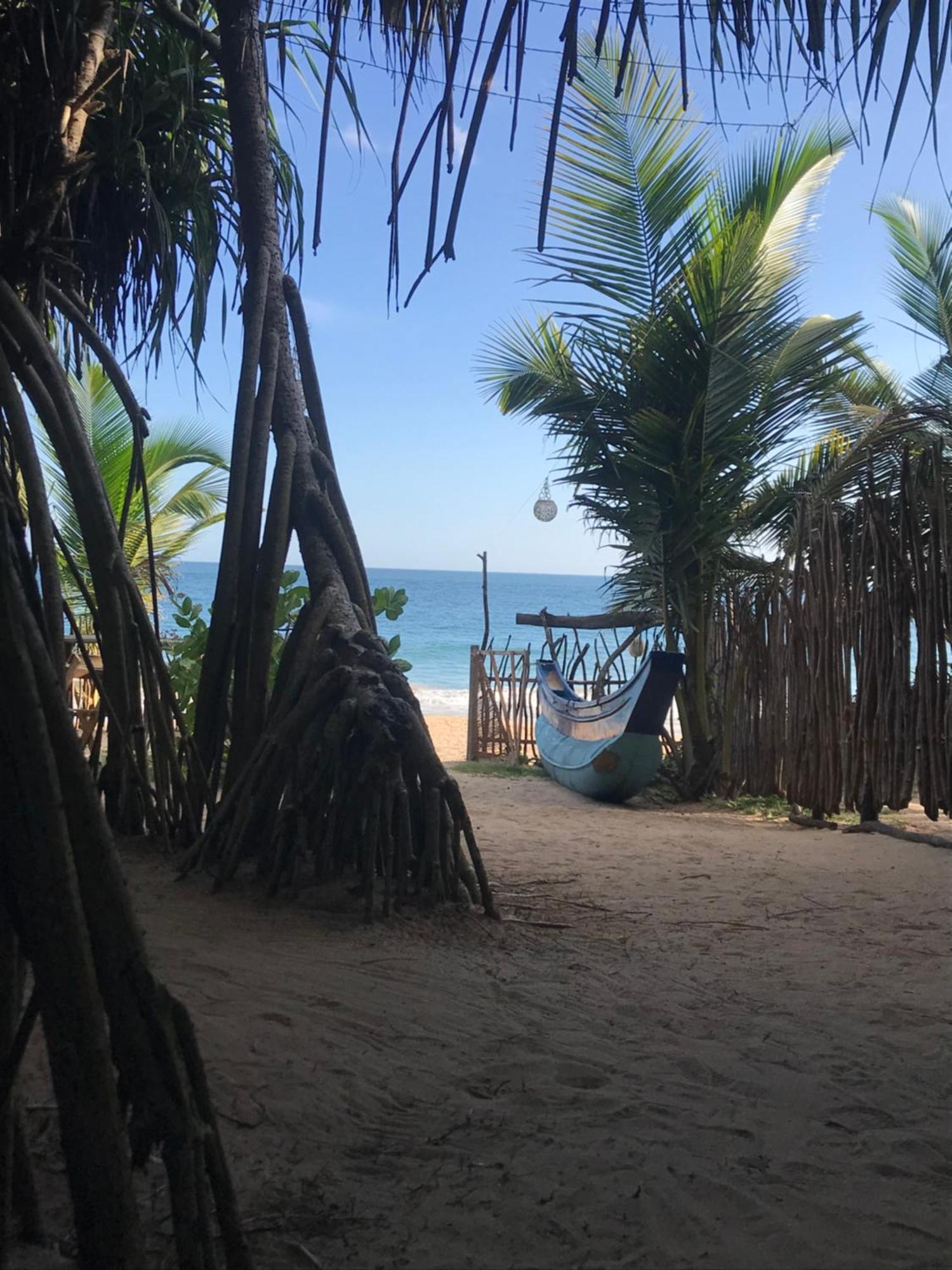 Waves Ranna Cabana And Seafood Ngoại thất bức ảnh